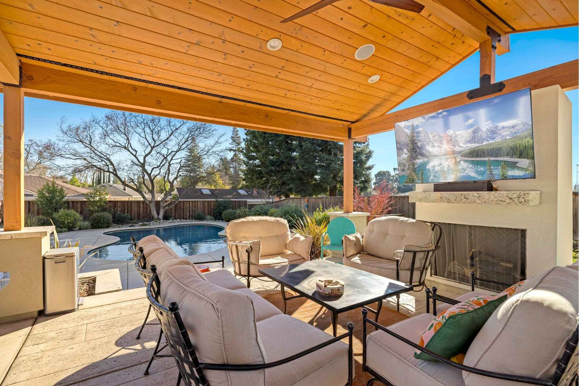 Custom Outdoor Kitchen & Entertainment Area-9