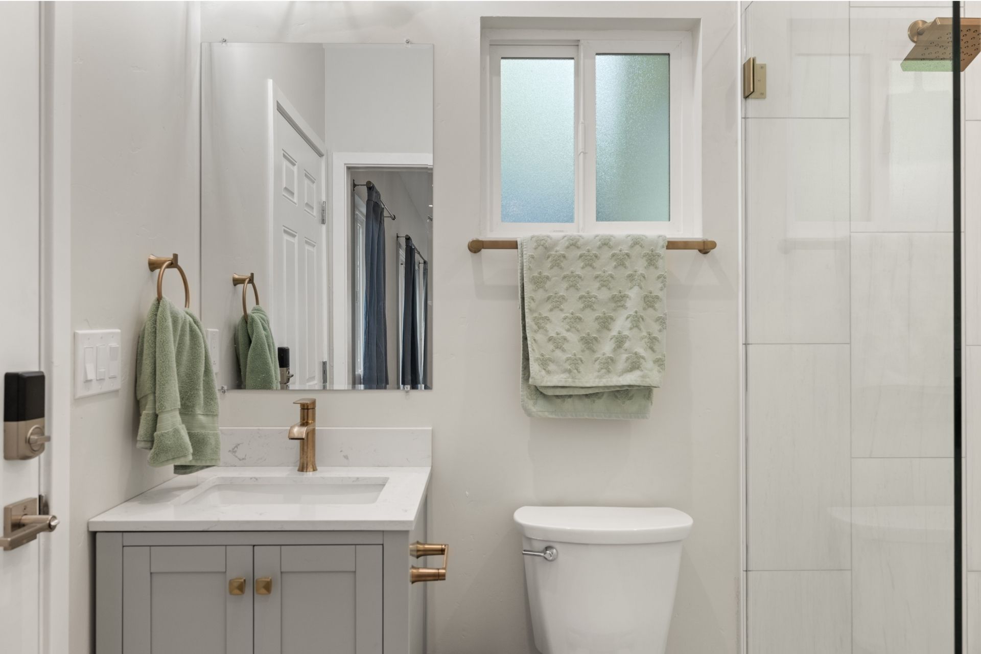 Pool House ADU + 350 Sq Ft Outdoor Patio-9